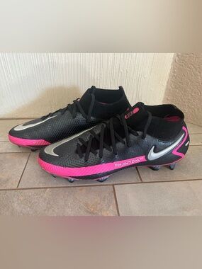 Nike Black & Pink Phantom FG women’s Soccer Cleats